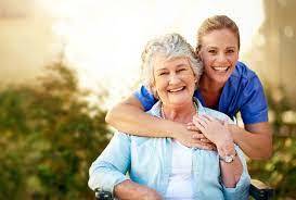 Caregiver = colui che si prende cura e assiste chi ha bisogno.
