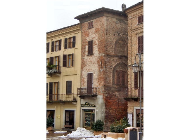Casa_dei_Marchesi_del_Monferrato
